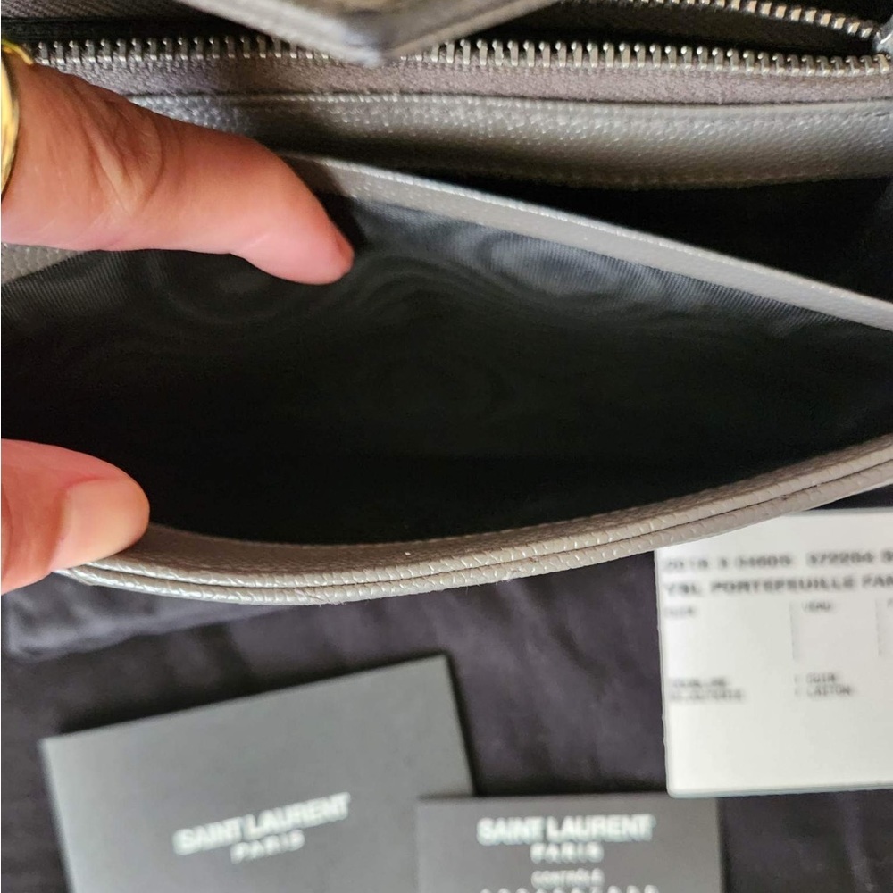 Sold Ysl Portefeuille Famme (174Y7) Mo
Grey Metallasse Flap Wallet. - Picture 12 of 16